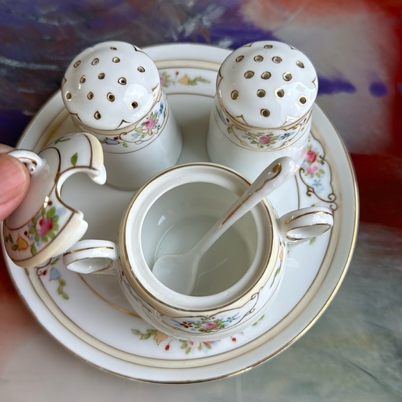 Vintage 1920s Nippon porcelain suger salt pepper set on plate - Picture 2 of 8